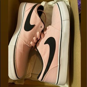 Nike SB Portmore Black pink and white.
